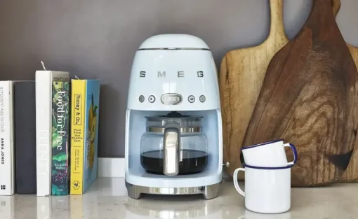 smeg Kaffeeautomat DCF02PBEU | Hellblau, silberfarben