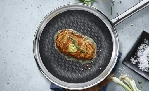 WMF Bratpfanne Profi Resist | 24 cm, Flacher Rand